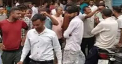 प्रेमी के घर प्रेमिका ने किया हाई वोल्टेज ड्रामा