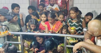 सावन की पहली सोमवारी कपिलेश्वर स्थान में उमड़ा आस्था का सैलाब रात 2 बजे खुले कपाट लाखों श्रद्धालुओं ने किया जलाभिषेक प्रशासनिक व्यवस्था रही चाक-चौबंद