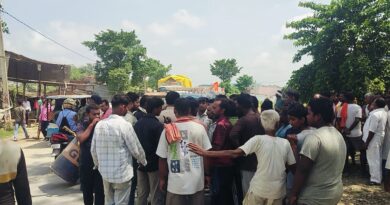 (बड़ी खबर) डायवर्सन टूटने से पानी में गिरी मिक्सर मशीन चालक की दबकर मौत जयनगर-दरभंगा मुख्य सड़क जाम
