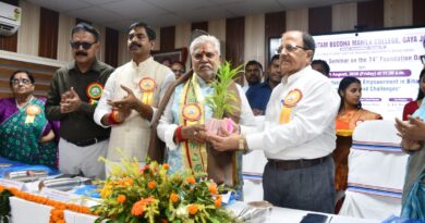 महिला सशक्तीकरण की सबसे मजबूत आधारशिला है शिक्षा : बिहार विधान सभा अध्यक्ष।। 2.बिहार विधान सभा के  अध्यक्ष डॉ० प्रेम कुमार ने स्वतंत्रता दिवस के अवसर पर राज्यवासियों एवं देशवासियों को हार्दिक बधाई एवं शुभकामनाएँ दी।। 3.अमर शहीद अकलू तुरहा के शहादत दिवस पर बिहार विधानसभा अध्यक्ष डॉक्टर प्रेम कुमार ने दी श्रद्धांजलि