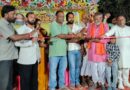 दुल्लीपट्टी में भोजपुरी एलबम ‘तोड़ देले कमरिया राजा जी’ का भव्य प्रमोशन, प्रोड्यूसर सुनील कुमार गुप्ता का हुआ सम्मान