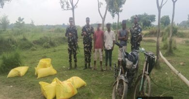 सरकार ने दुकानदार को बिना आधार के खाद नहीं देने फिर कहा से 315 किलोग्राम यूरिया खाद जब्त, तीन नेपाली नागरिक को पकड़े