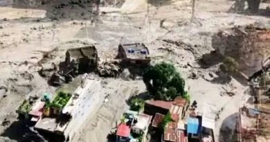 तिब्बत से शुरू हुई जबरदस्त बाढ़ ने नेपाल और चीन में विनाशक तबाही मचाई और 172 लोगों की जान गई ,सैकड़ों लोग अभी भी लापता
