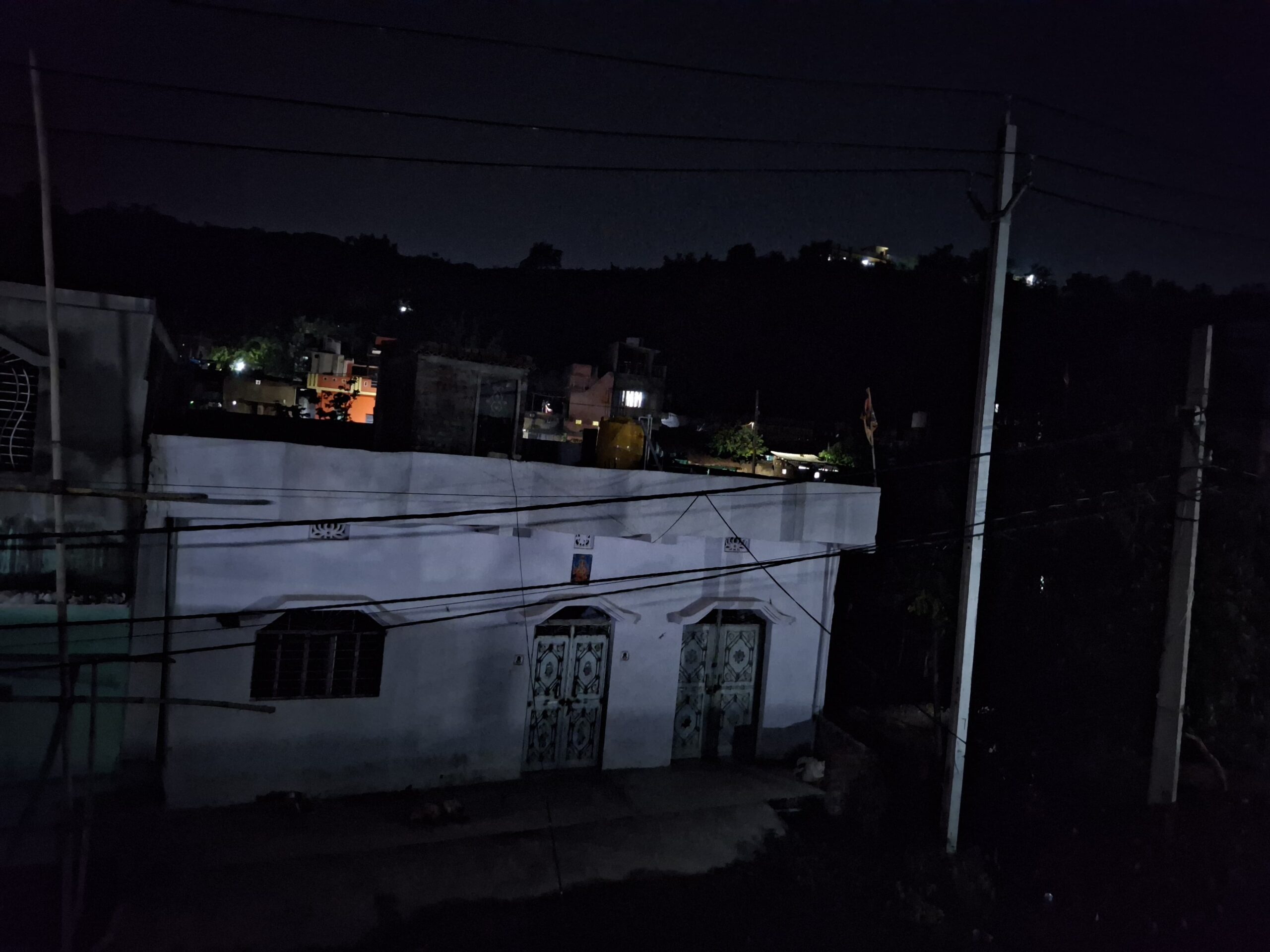 नया बाजार लाली पहाड़ी की तस्वीर, जिला मुख्यालय से सटे इलाके में हादसे का खतरा