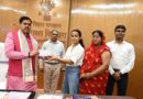 विश्व ताइक्वांडो प्रतियोगिता के लिए चयनित रिया और भवानी को माननीय शिक्षा मंत्री ने सौंपे 2-2 लाख के चेक