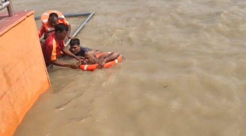 SSB RRT टीम ने गंगा नदी में डूब रहे व्यक्ति को सुरक्षित बचाया
