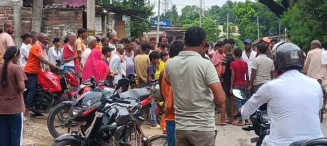 सतलखा गांव के पास दो बाइक में जोरदार टक्कर 1 साल की मासूम की मौत माँ गंभीर DMCH रेफर