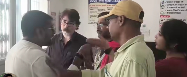 सहरसा में मिड डे मील से 24 बच्चे बीमार, कवरेज करने गए पत्रकार से सदर अस्पताल में मारपीट