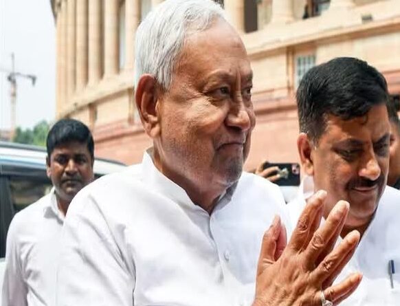 जमुई कांड के बीच RJD का बड़ा दावा नीतीश कुमार महागठबंधन में आ सकते हैं 2