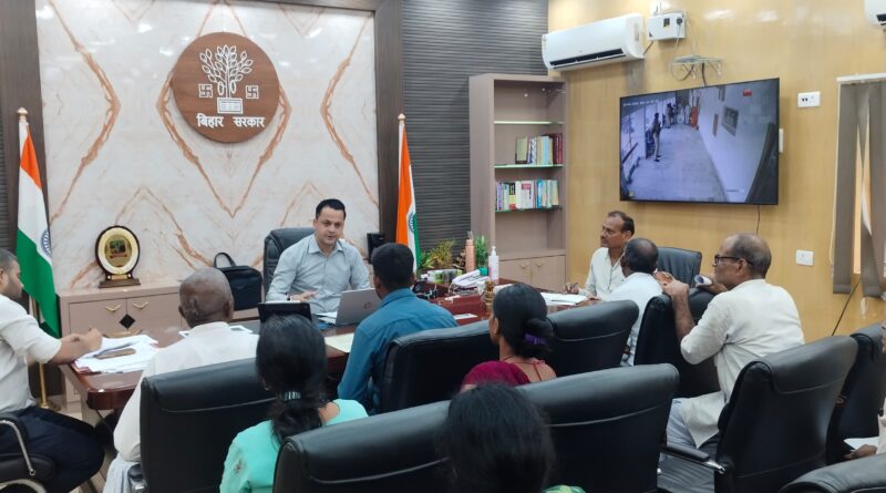 दुर्गा पूजा को लेकर 16 से 21 अक्टूबर तक सभी प्रकार के अवकाश रद्द, 8 अक्टूबर को डीएम करेंगे विधि-व्यवस्था की समीक्षा बैठक 1