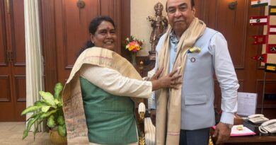 भोजपुरी के शेक्सपियर महान कवि,गीतकार, लोकगायक एवं बिहार गौरव भिखारी ठाकुर के परिवार के मान सम्मान के लिए उनके पौत्र सुशील ठाकुर को पुनः राज भवन में नौकरी की मांग को लेकर विधान पार्षद डॉ उर्मिला ठाकुर ने  राजपाल से मिलकर न्याय की मांग की