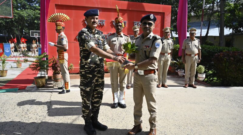SSB जयनगर ने भारी मात्रा में पटाखे बरामद अनुमानित मूल्य ₹55,30,040 ।। 2.महानिरीक्षक सीमांत मुख्यालय सशस्त्र सीमा बल अग्रगामी अड़तालीस वाहिनी के सीमावर्ती क्षेत्रों एवं वाहिनी मुख्यालय का निरीक्षण किया 2