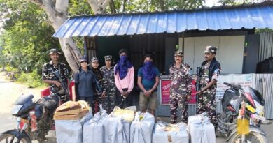 SSB ने भारत-नेपाल सीमा पर विभिन्न ब्रांड के पटाखे एवं दो मोटरसाइकिल जब्त दो व्यक्ति पकड़े गए
